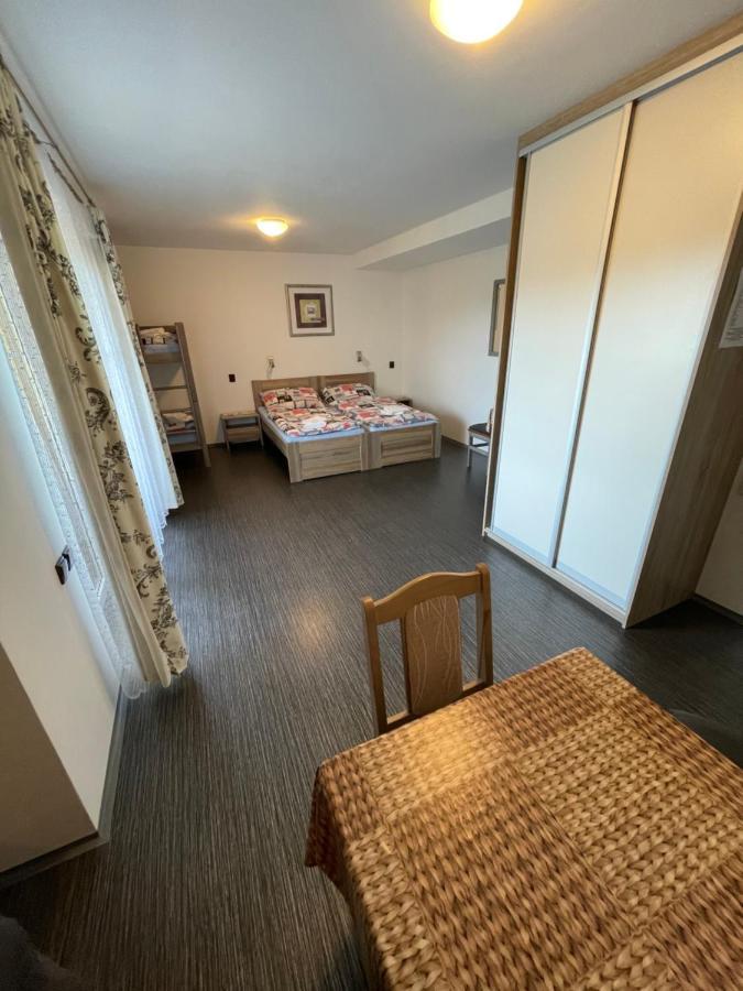Ferienwohnung Maxovo Kralovstvi Rovensko pod Troskami Exterior foto