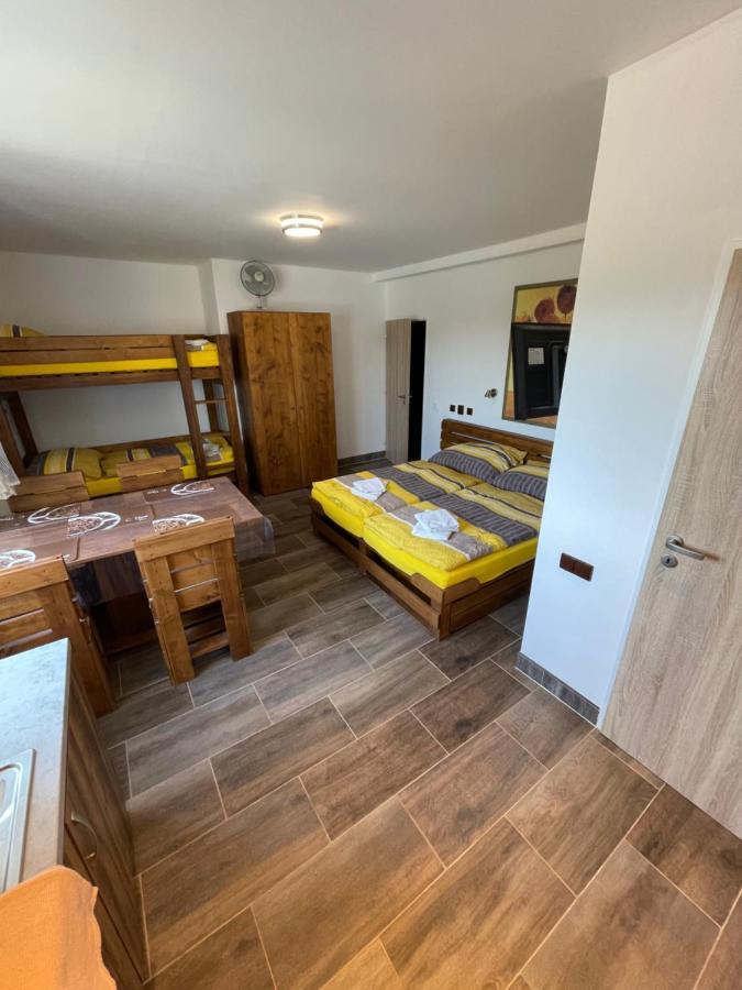 Ferienwohnung Maxovo Kralovstvi Rovensko pod Troskami Exterior foto