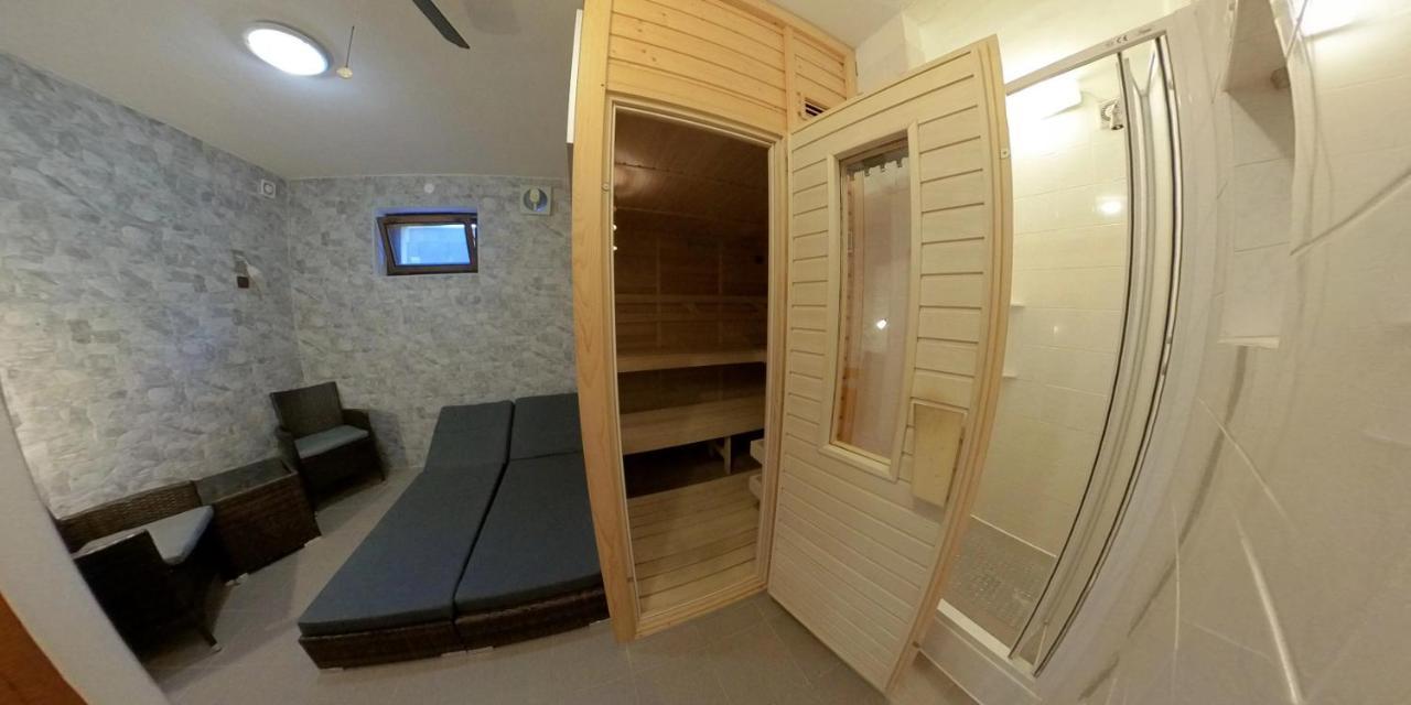 Ferienwohnung Maxovo Kralovstvi Rovensko pod Troskami Exterior foto