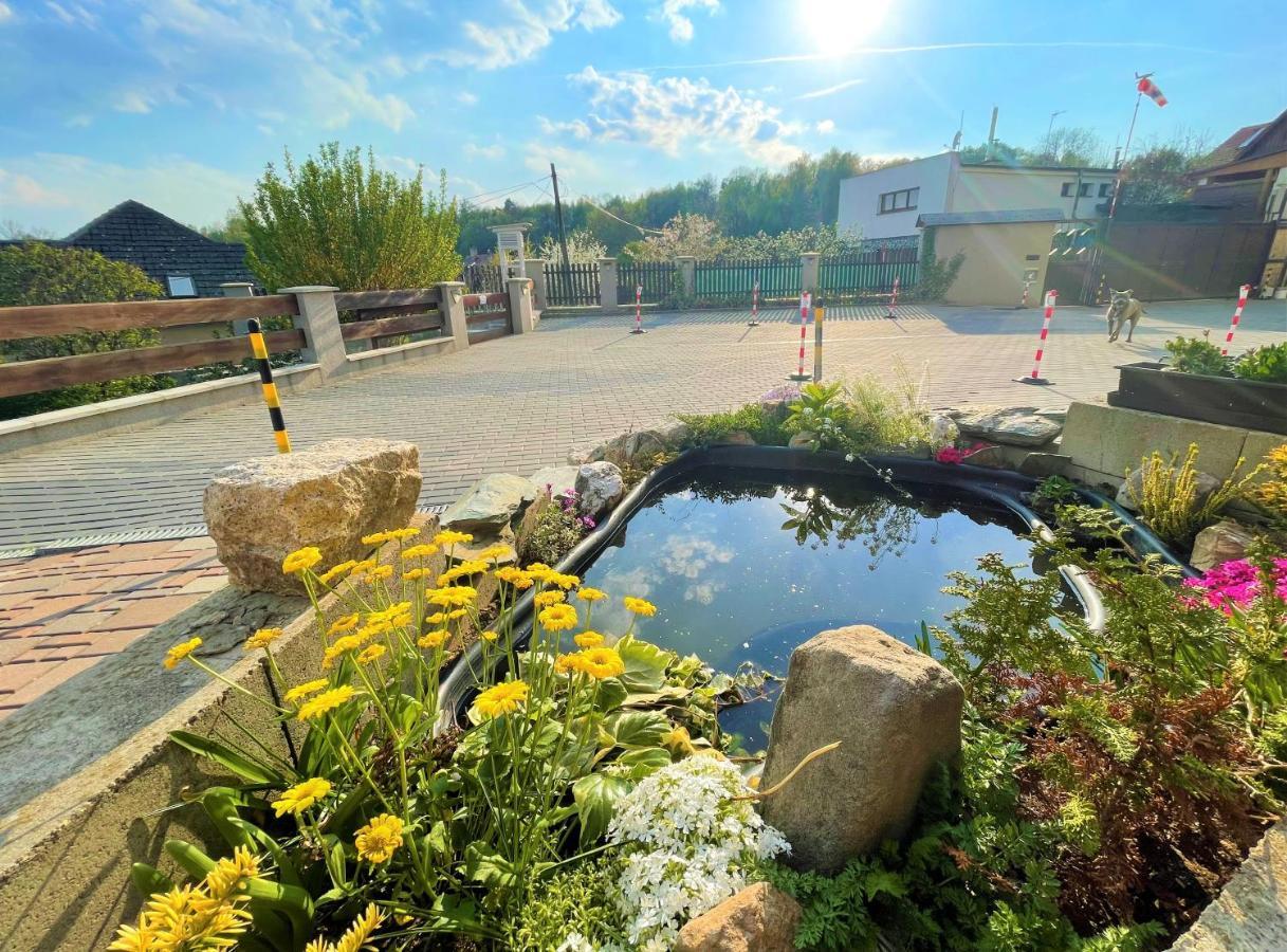 Ferienwohnung Maxovo Kralovstvi Rovensko pod Troskami Exterior foto