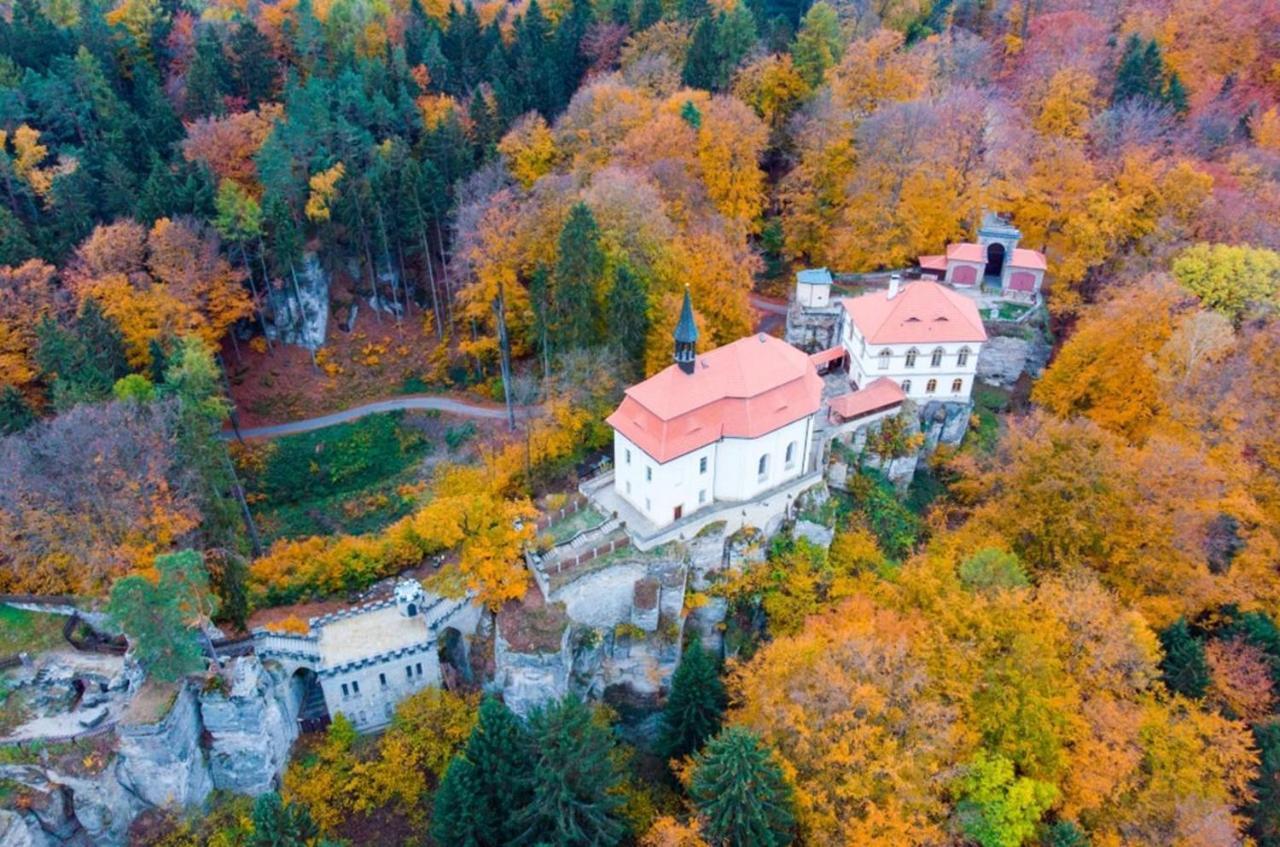 Ferienwohnung Maxovo Kralovstvi Rovensko pod Troskami Exterior foto