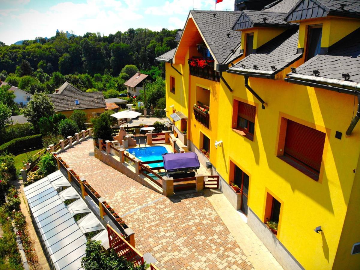 Ferienwohnung Maxovo Kralovstvi Rovensko pod Troskami Exterior foto