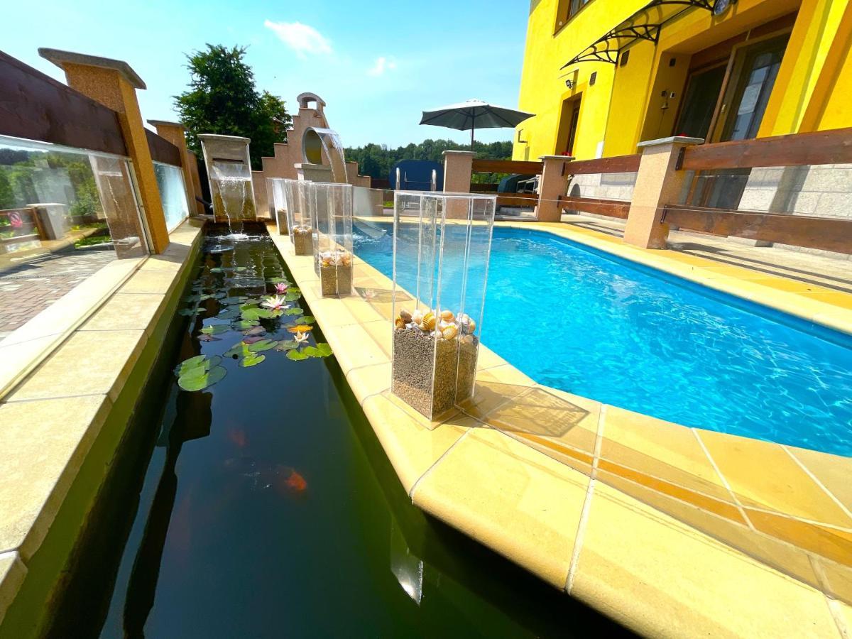 Ferienwohnung Maxovo Kralovstvi Rovensko pod Troskami Exterior foto