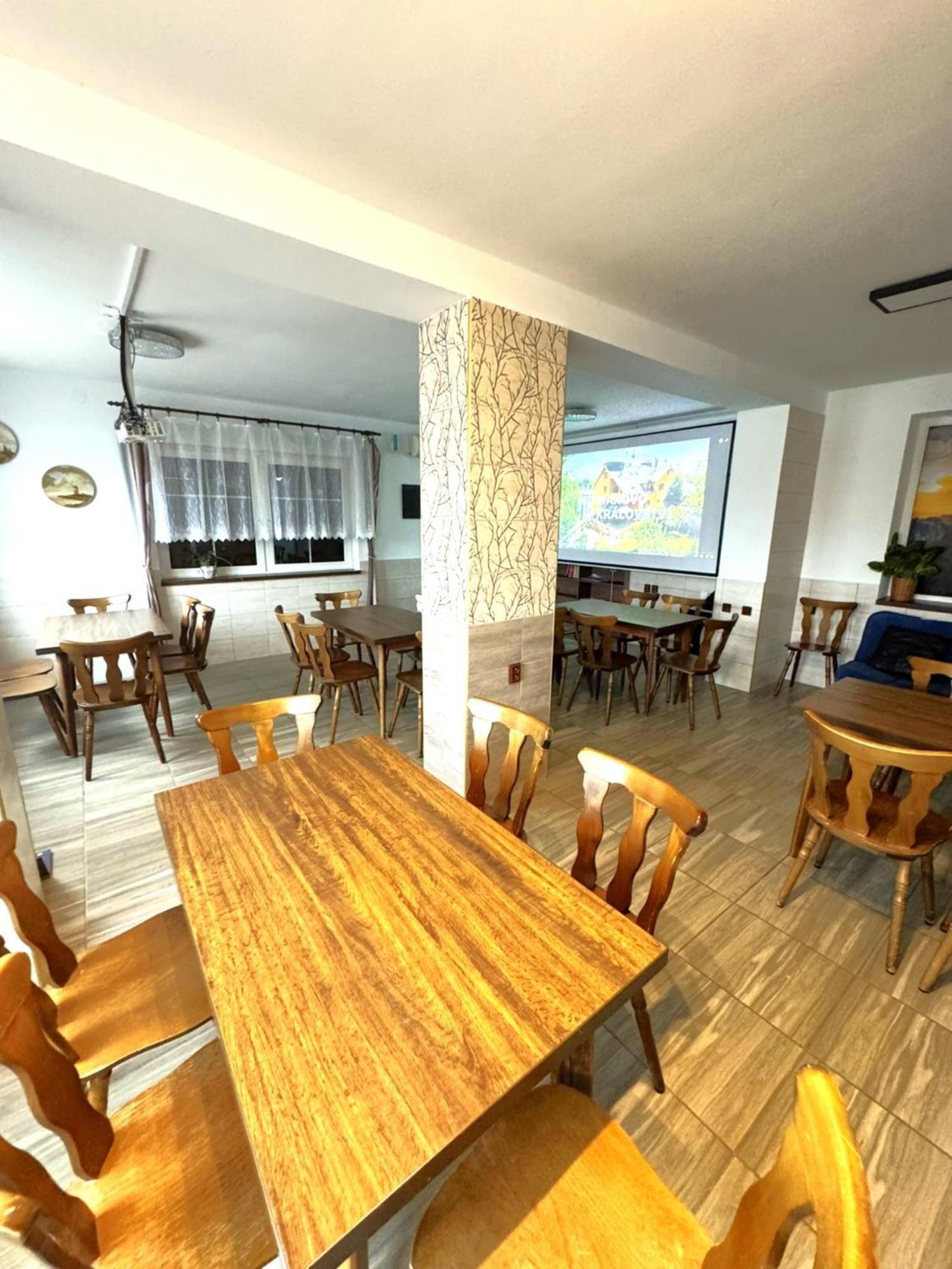 Ferienwohnung Maxovo Kralovstvi Rovensko pod Troskami Exterior foto